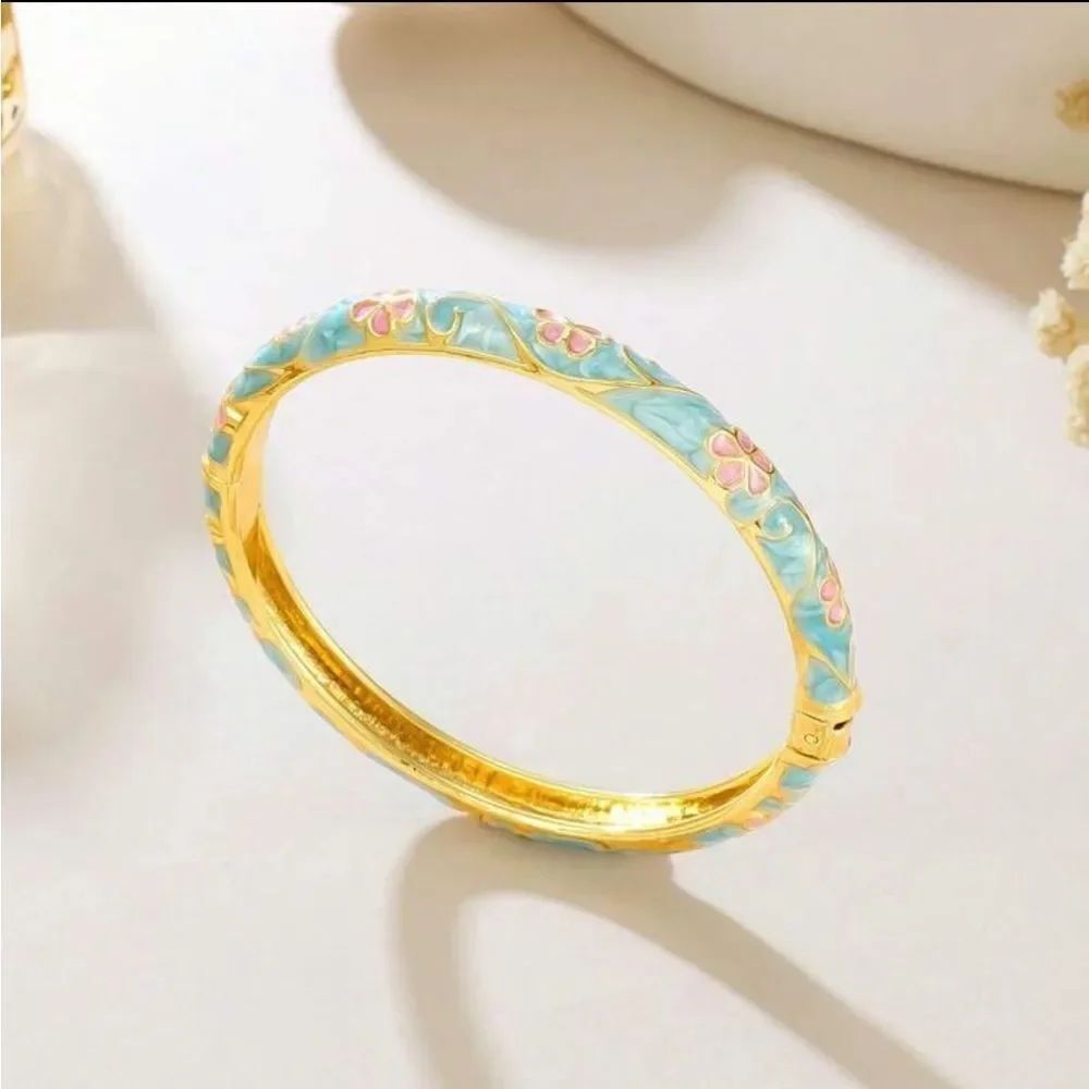 Floral Enamel Bangle Bracelet Q686